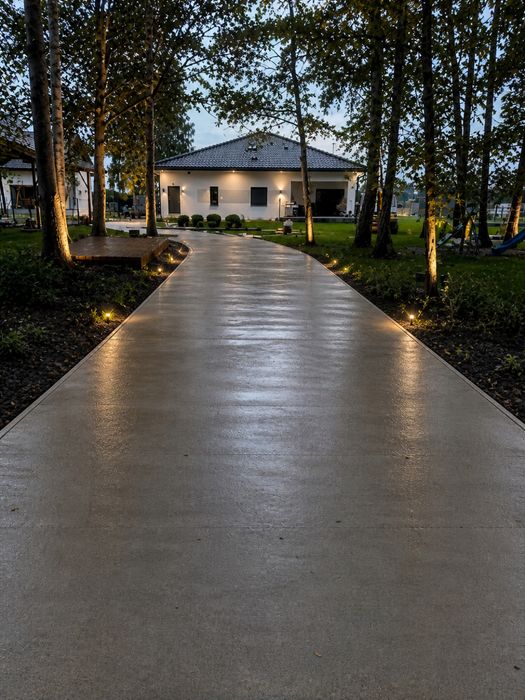 Betonowane posadzki przemysłowe podjazdy betonowe zacierane podjazdy szczotkowane beton zacierany wylewki betonowe hale magazyny garaże naprawa