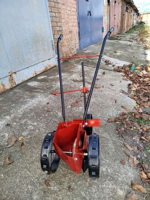 Продам сівалку для цибулі та часнику