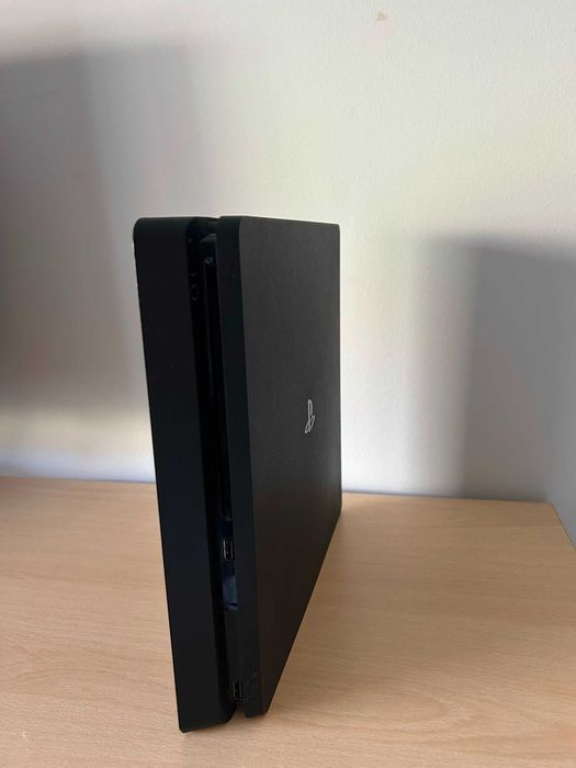 PS4 com 5 jogos como nova!!