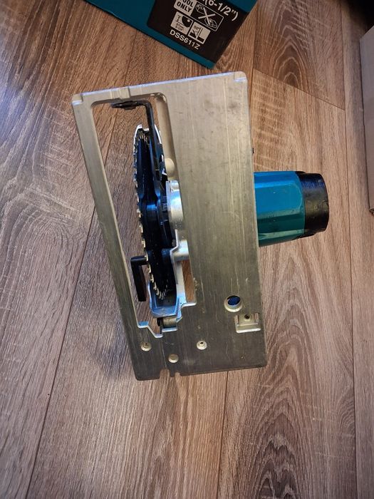 Акумуляторна дискова пила Makita DSS 611