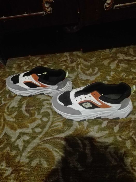 Продам кросівки в гарному стані