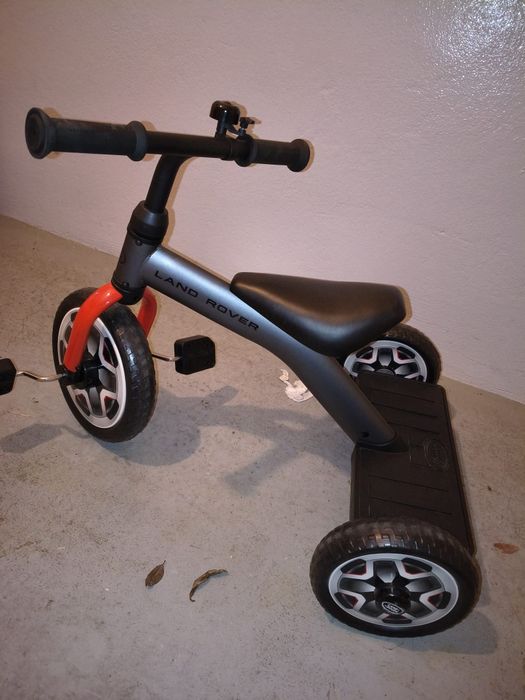 Triciclo com pedais Land Rover