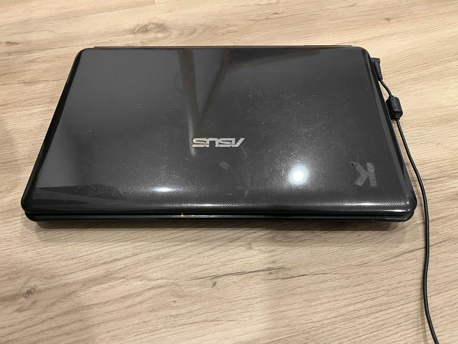 Portátil Asus K50IJ 15.6" a funcionar