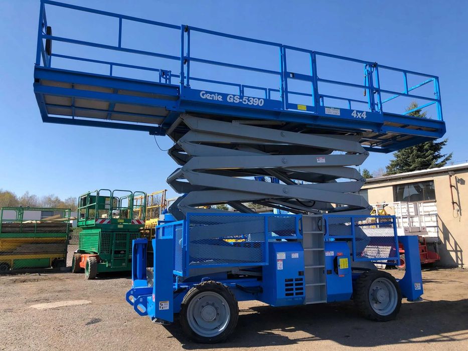 Wynajem - podnośnik nożycowy / nożyce diesla i elektryczne