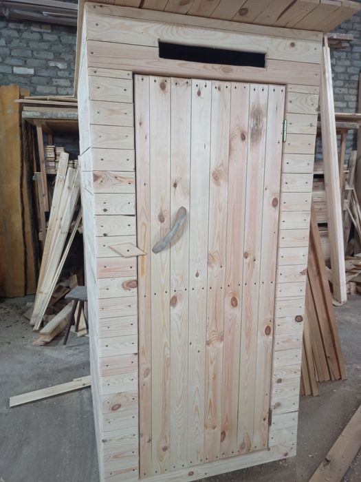 Туалет дачный деревянный