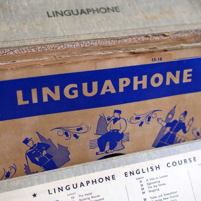 Pasta Linguaphone com curso de inglês completo em 50 lições
