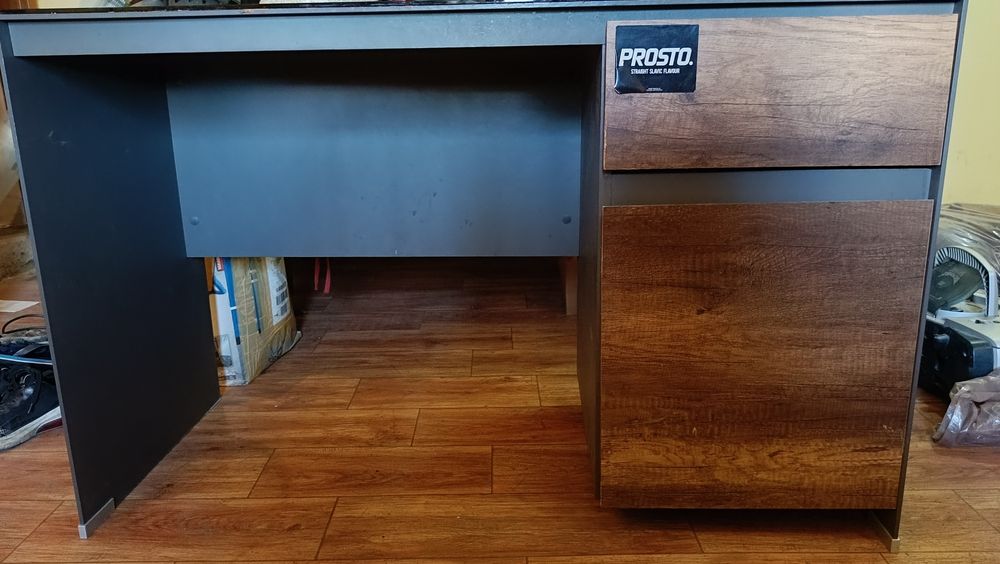 Sprzedam małe zgrabne biurko