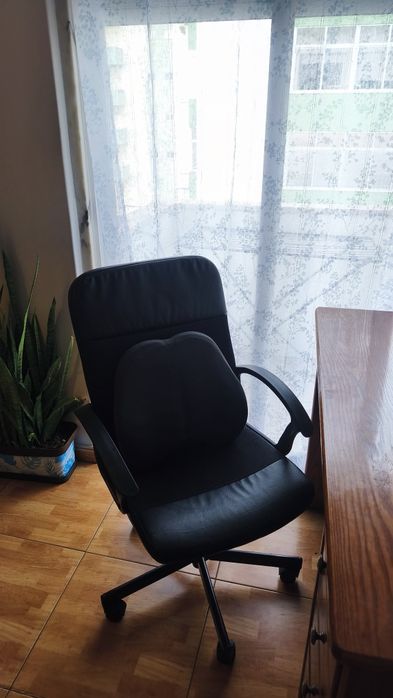 Secretária de computador em madeira + cadeira de escritório