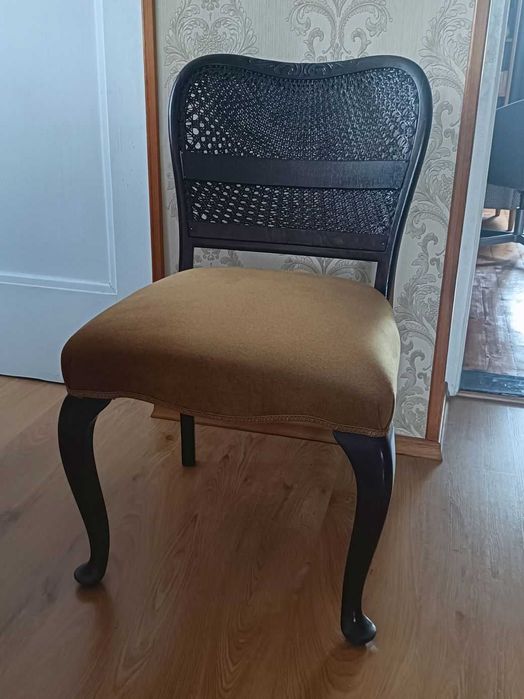 Stół rozkładany z 4 krzesłami w stylu Chippendale