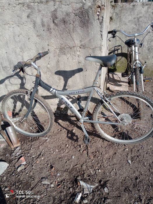 Bicicleta de adulto a precisar de restauro