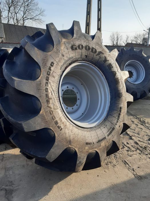 Opony 900x65 R32
