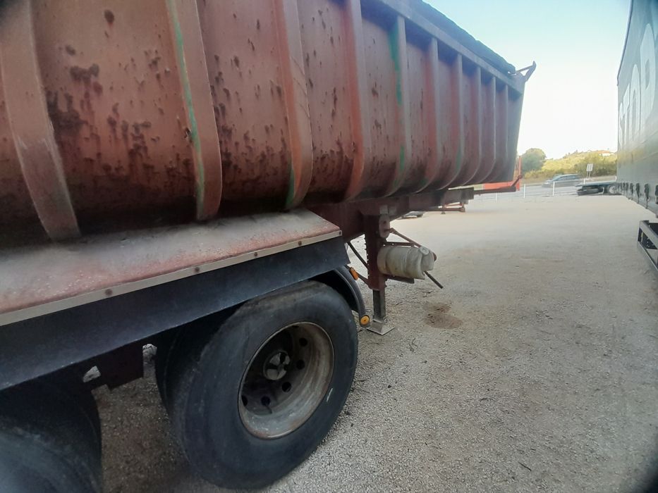 Semi-reboque basculante Montenegro