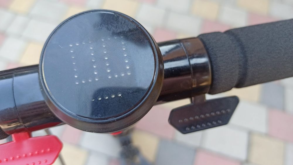 Електросамокат  e -Flux в комплекті із зарядним