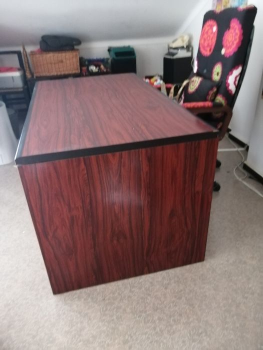 Secretaria Grande e muito Robusta