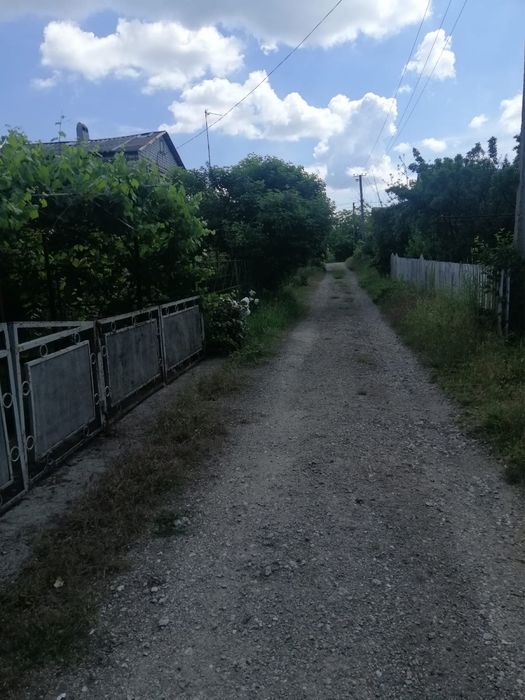 Продається дачна ділянка з будинком