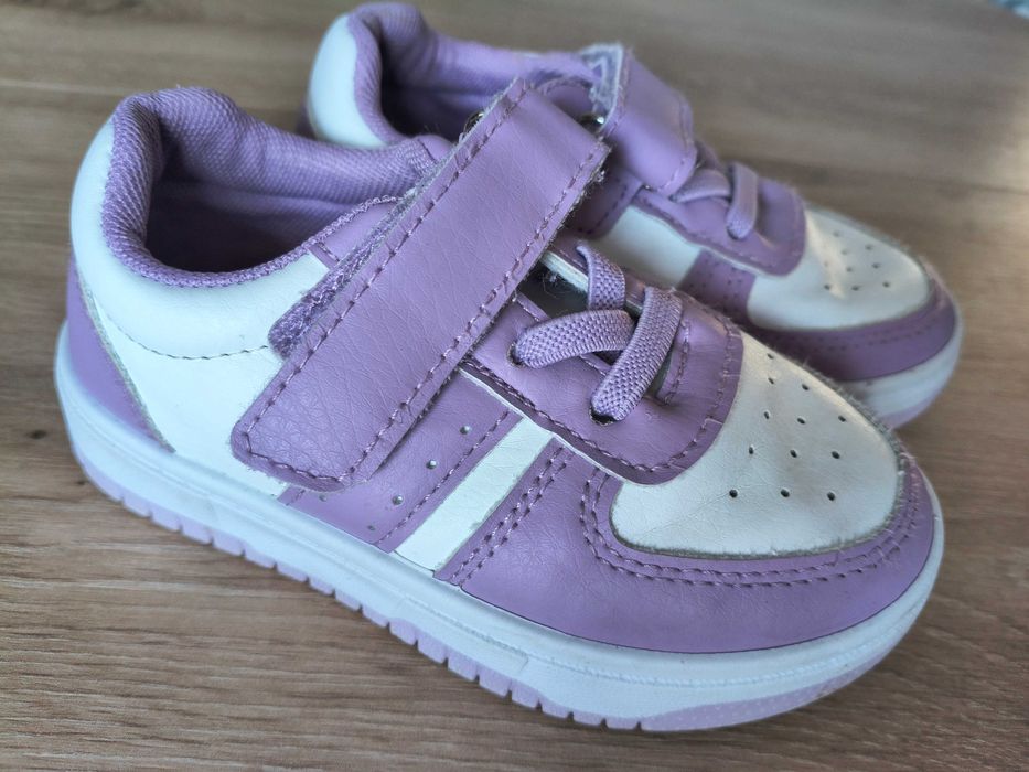 Buty sportowe rozmiar 24