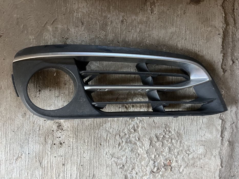 Решітка бампера  BMW f10 рестайл