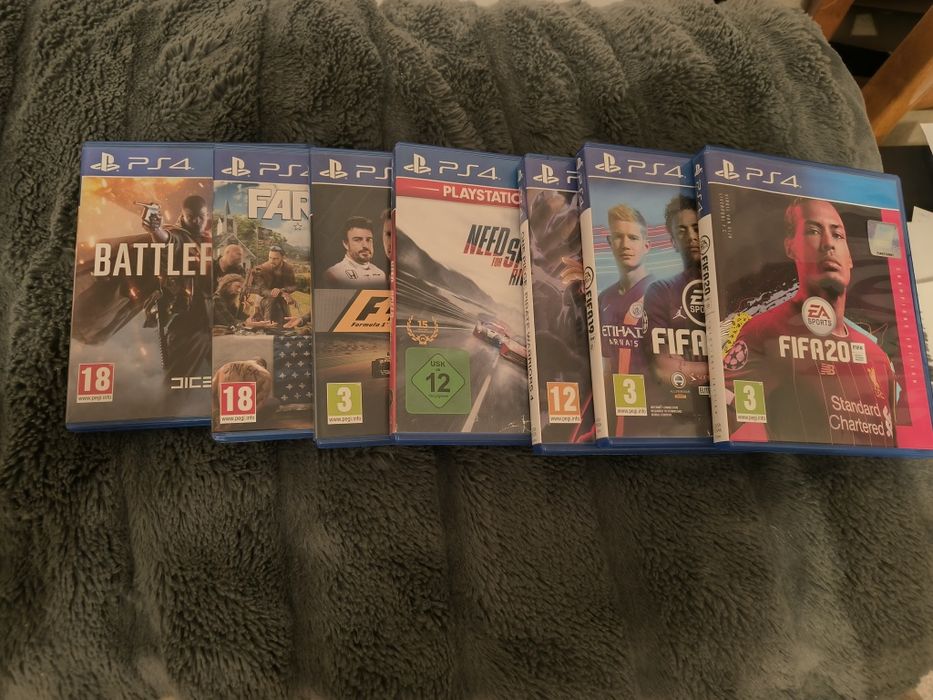 Zestaw gier na PlayStation 4 - rezerwacja