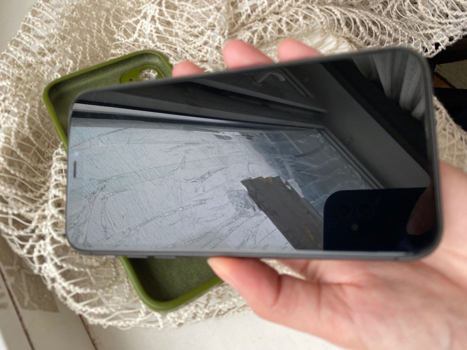 Iphone 11 i 64 gb Neverlock в гарному стані!