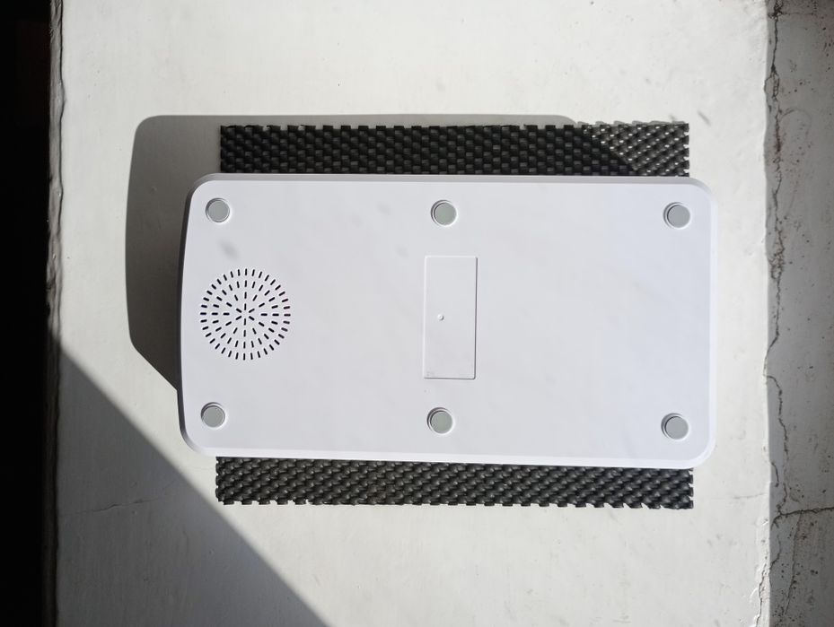 УФ-стериалізатор дезинфікує різні предмети