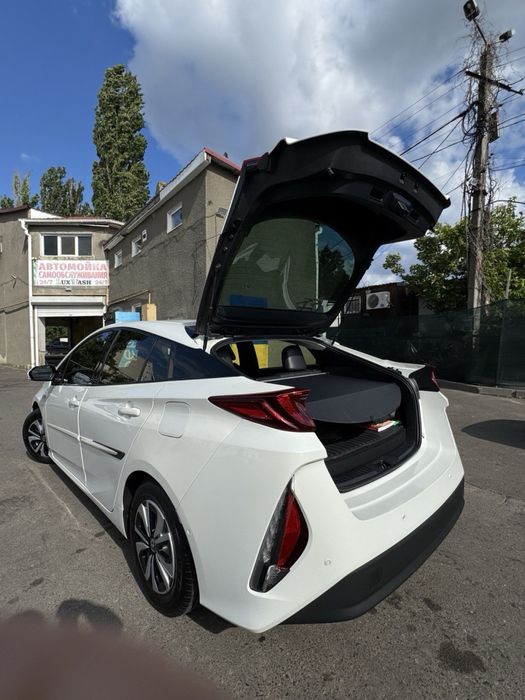 Продам toyota prius prime 2018 плагин гибрид