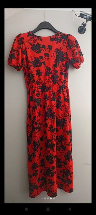 River Island czerwona sukienka w czarne róze .