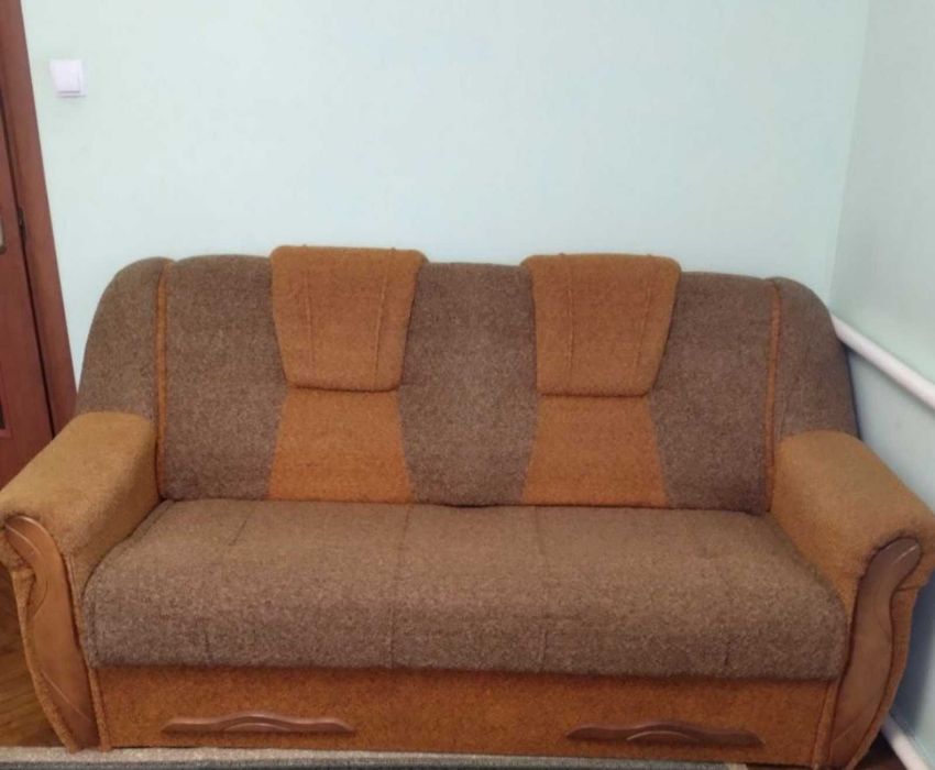 Розкладний диван і два крісла