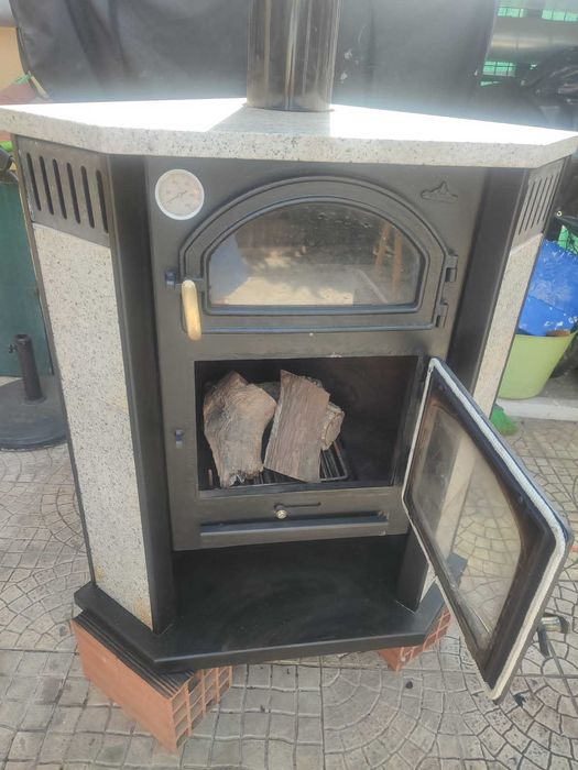 Vendo Salamandra em estado impecável