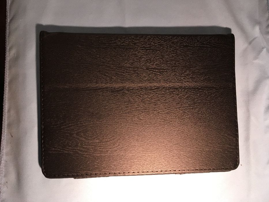 Capa para Tablet de 9" e mini teclado. Novos.