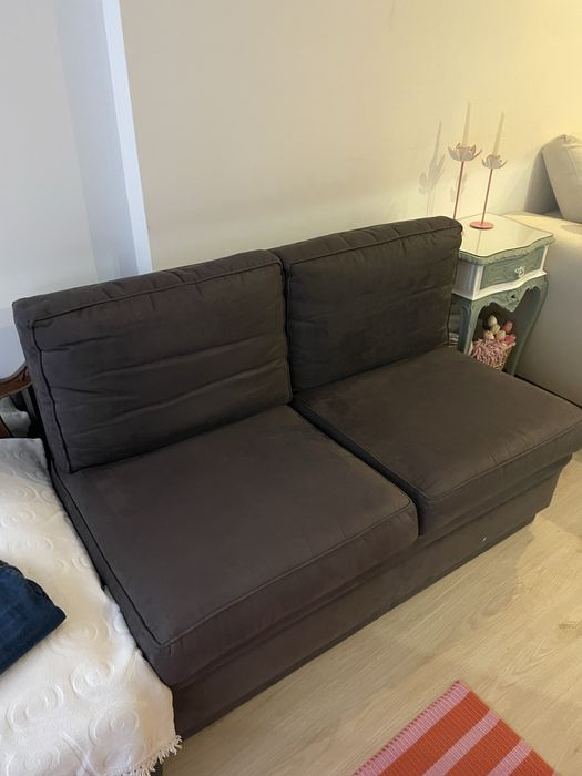 Sofá + repousa pés com arrumaçao