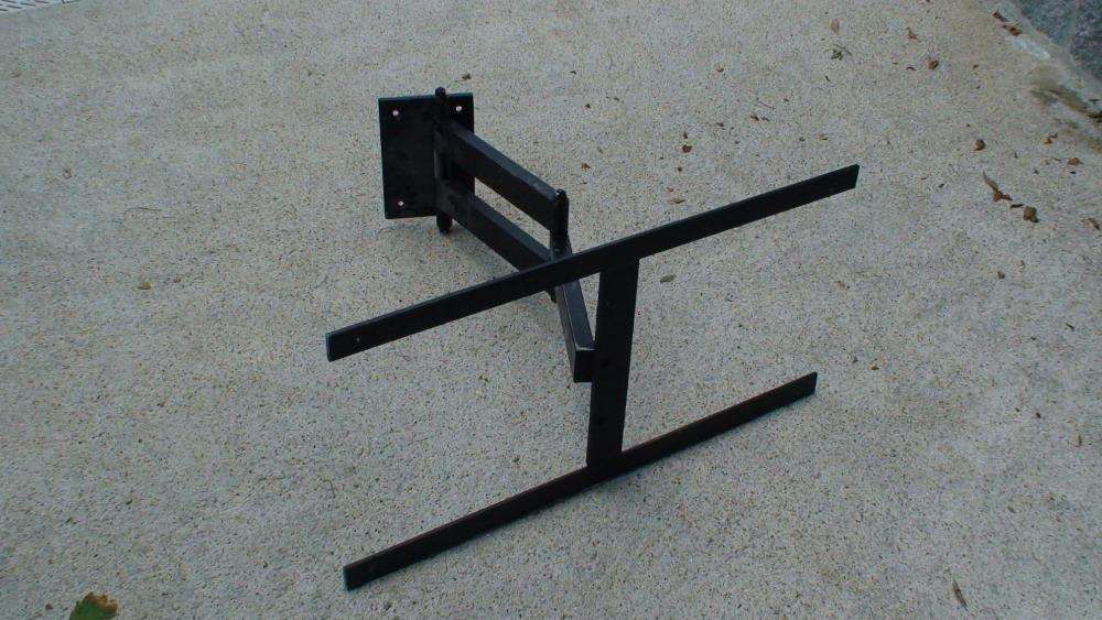 suporte tv em barra de ferro