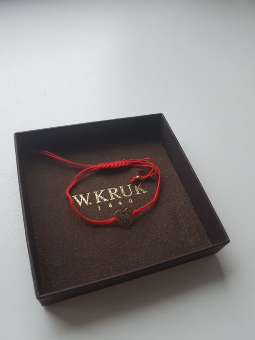 Czerwona bransoletka z serduszkiem