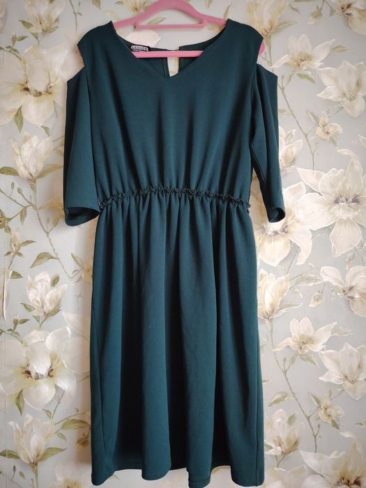 Платье зеленое с открытыми плечами осень зима Karree XL