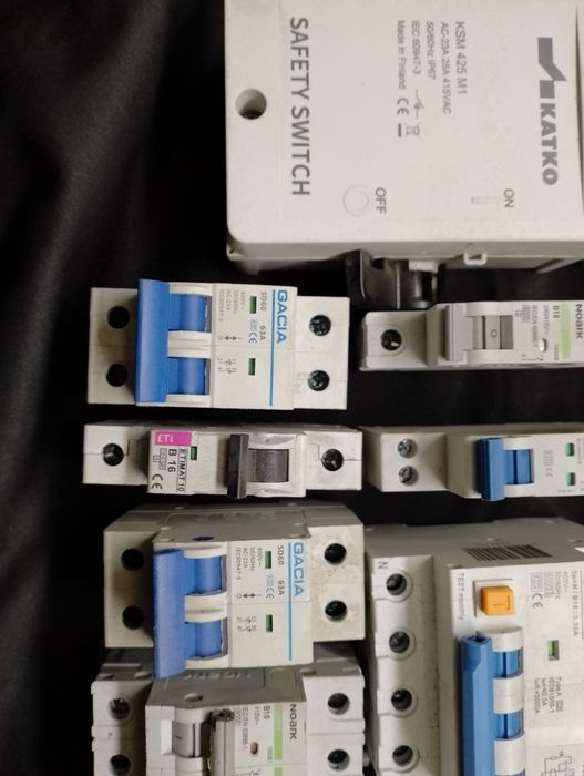 Bezpieczniki,przepięciówki,elektryka,budowa,remont,prąd,esy,Hager,sep