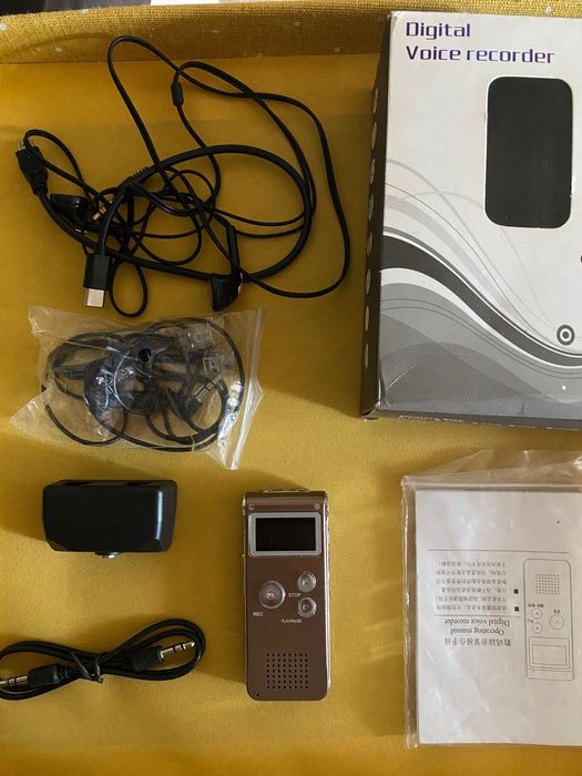 Цифровой мини диктофон с мп3. Состояние нового