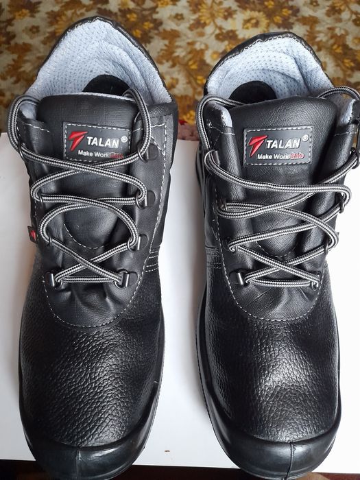 Рабочие ботинки .