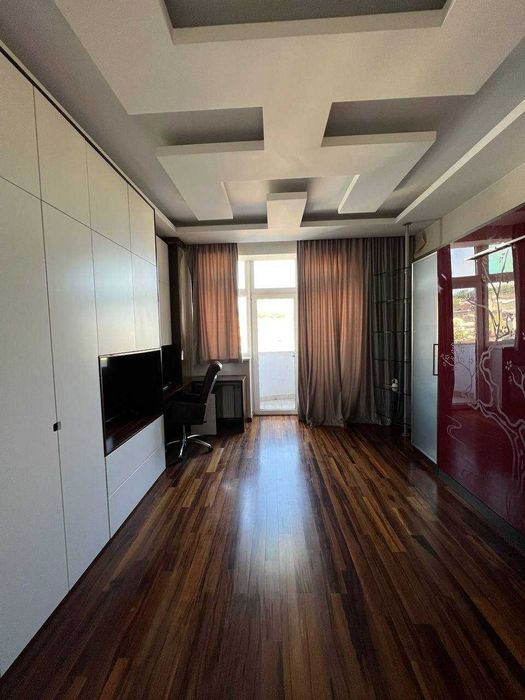 Продаж квартири в центрі з паркінгом