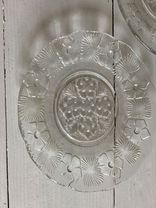 Talerze bratki jaskry szkło Huta Ząbkowice PRL