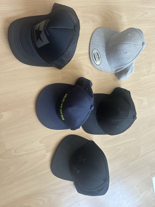 Czapki z daszkiem komplet