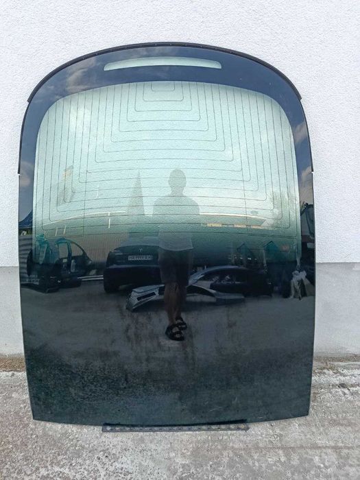Скло задня панорама Tesla model 3