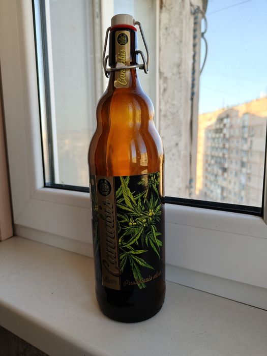 Бутылка с бугельной пробкой