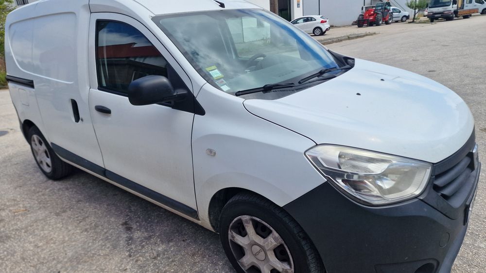 Dacia dokker ano 2013 dois lugares 240000 mil km