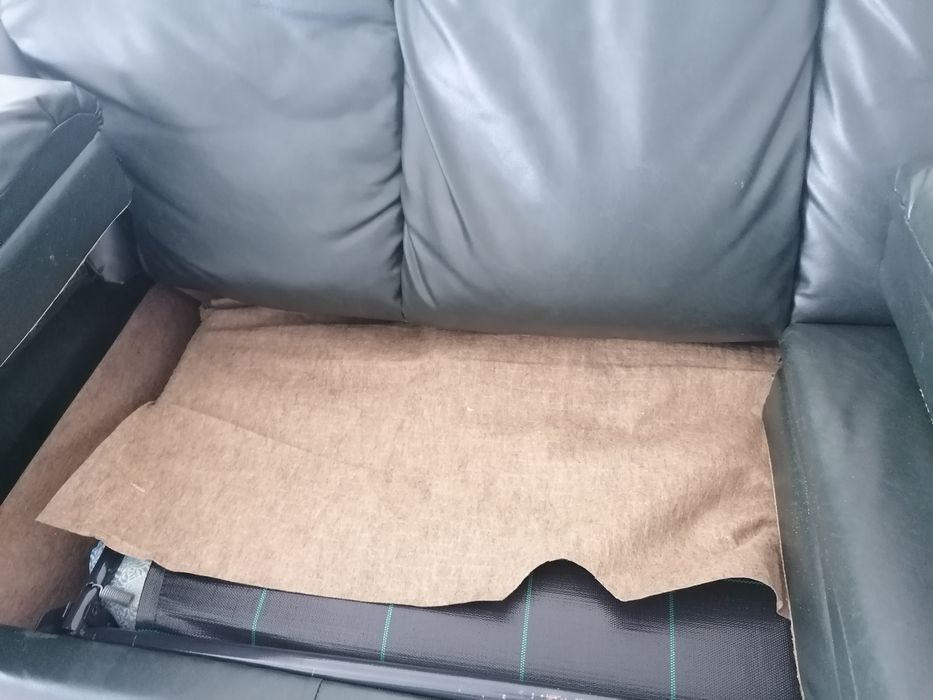 Sofá cama em pele verde