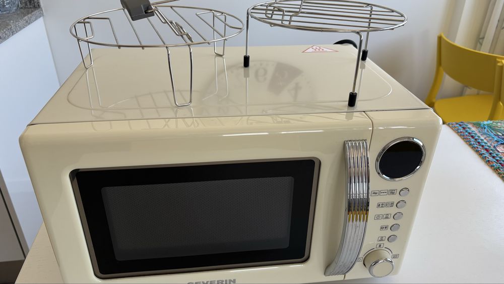 Microondas com grill 700W Severin MW7892