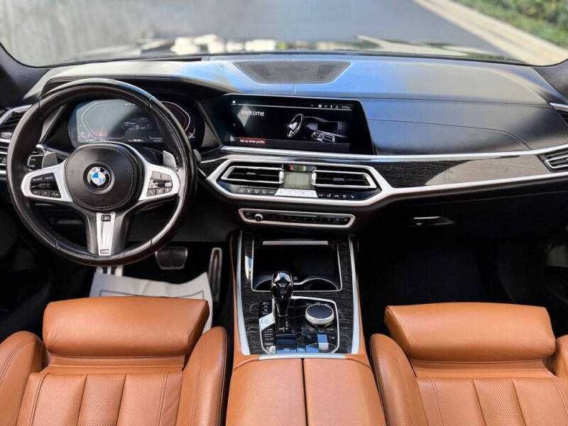 2022 BMW X7 M50i