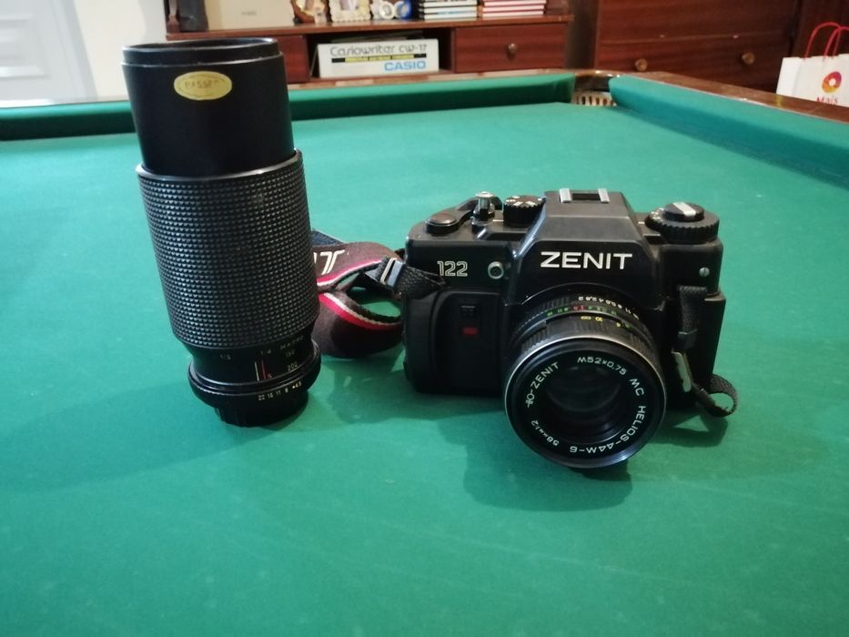 Câmara de filmar e máquina fotográfica