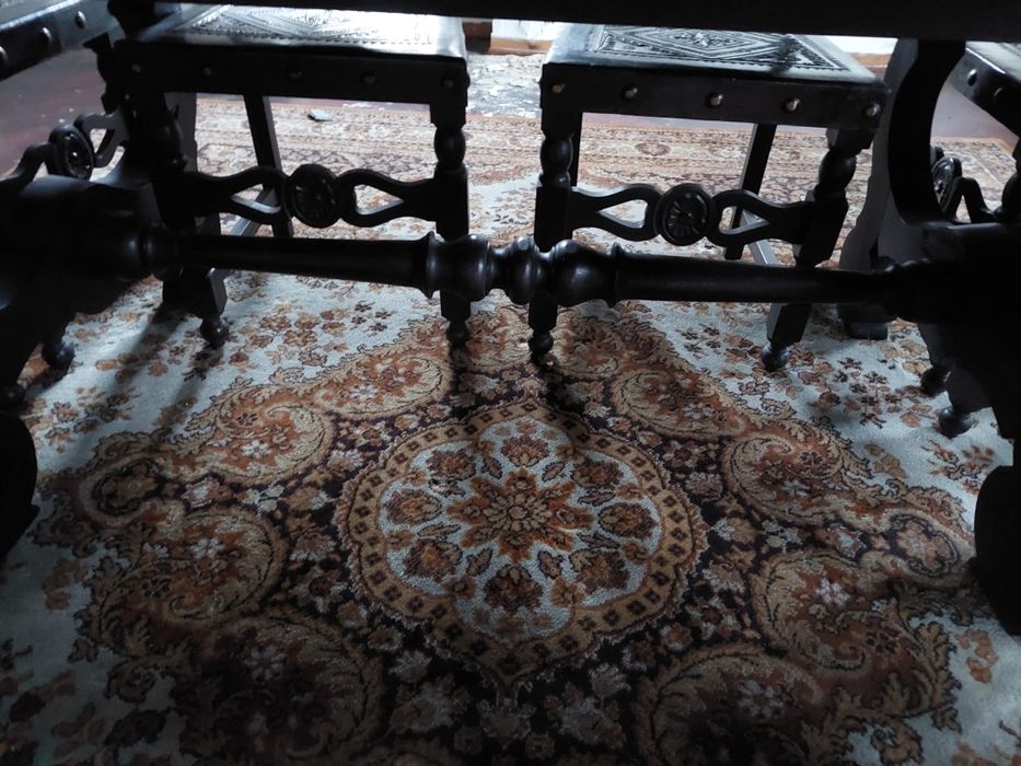 Mesa de sala de Jantar em Mogno