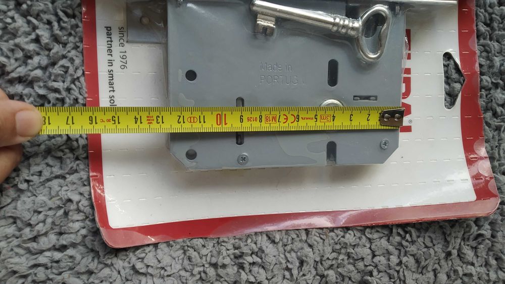 Puxador e fechadura de portas interiores