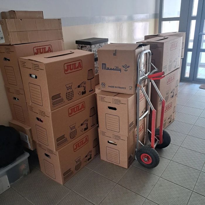 PRZEPROWADZKI transport mebli bus z winda transport palet z rozładunkiem