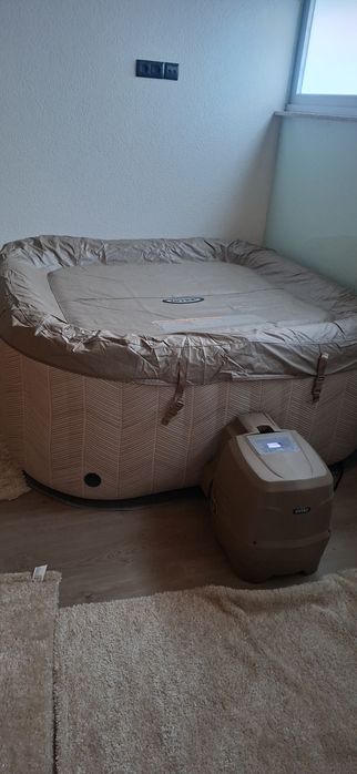 Jacuzzi intex com motor a sal